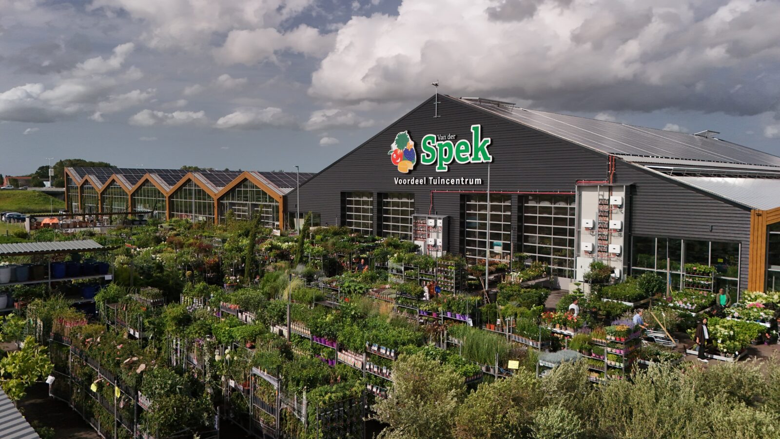 Afbeelding bij nieuwsbericht - Voordeeltuincentrum Van der Spek heeft het grootste assortiment tuin- en kamerplanten van de regio met tot wel 50% korting op de normale tuincentrumprijzen. - Spekvoordeel.nl